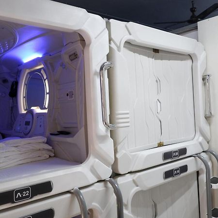Astropods Otel Mumbai Dış mekan fotoğraf