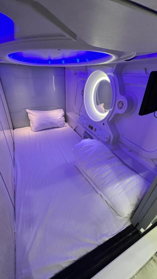 Astropods Otel Mumbai Dış mekan fotoğraf