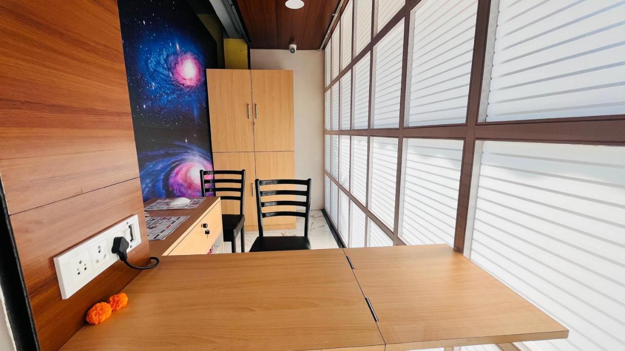 Astropods Otel Mumbai Dış mekan fotoğraf