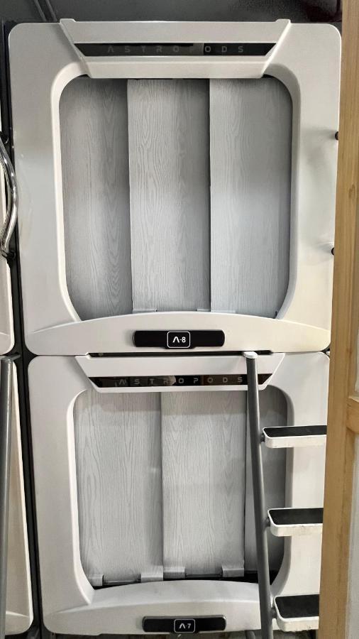 Astropods Otel Mumbai Dış mekan fotoğraf