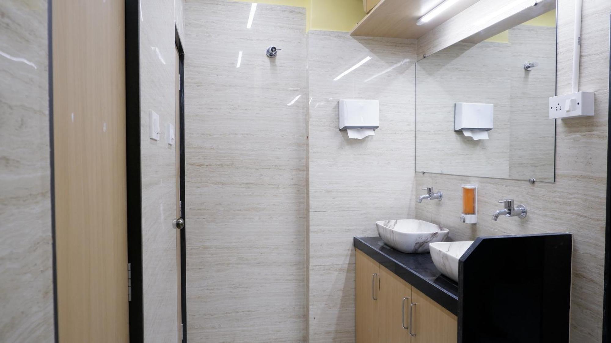 Astropods Otel Mumbai Dış mekan fotoğraf
