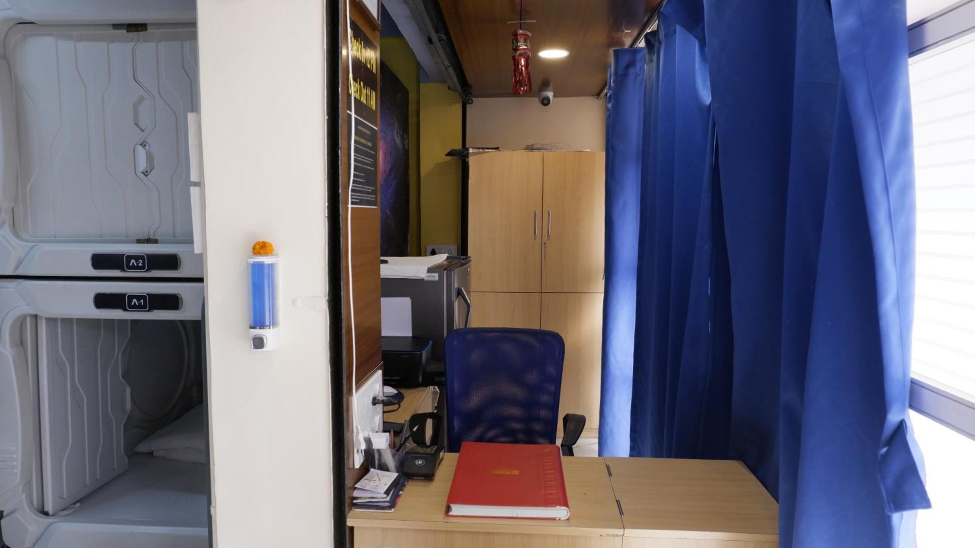Astropods Otel Mumbai Dış mekan fotoğraf