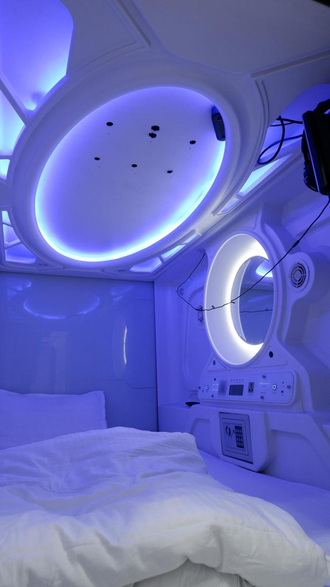 Astropods Otel Mumbai Dış mekan fotoğraf